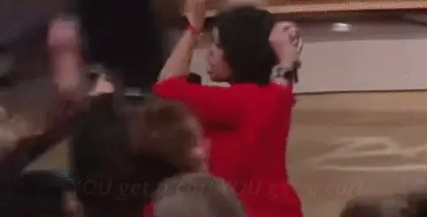 Gif da Oprah Todo Mundo Ganha | MemberPress Oprah You Get a Car Gif